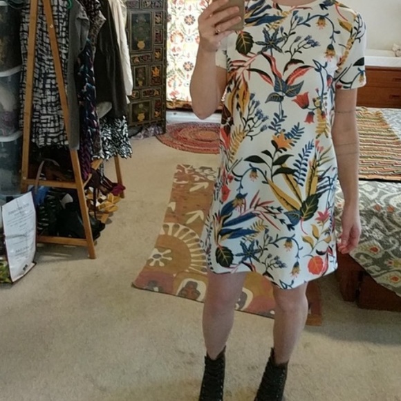 Mini-jupe Zara à Effet Peplum - Motif Floral Noir/violet/jaune/rose - Taille M - Occasion Très Bon état